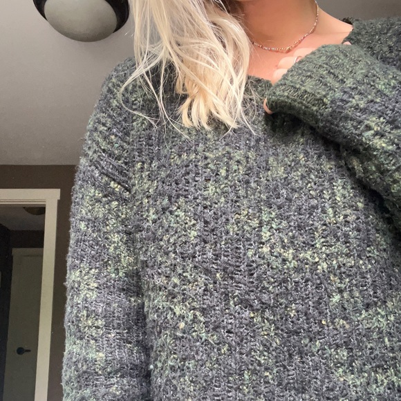 Line sweater - Picture 3 of 4